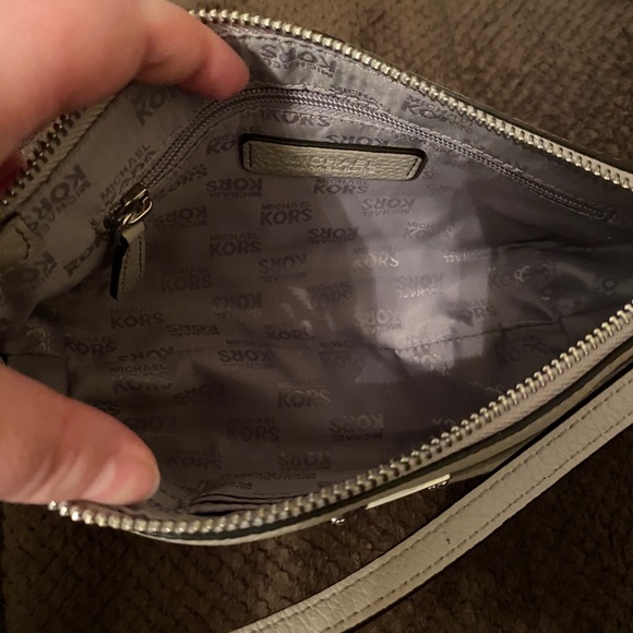 Cute little Michael Kors purse!! - Picture 7 of 8